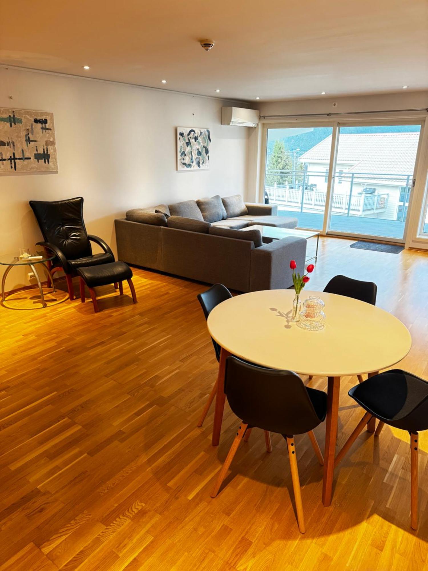 Sentral Leilighet Med Fantastisk Utsikt 트롬쇠 외부 사진