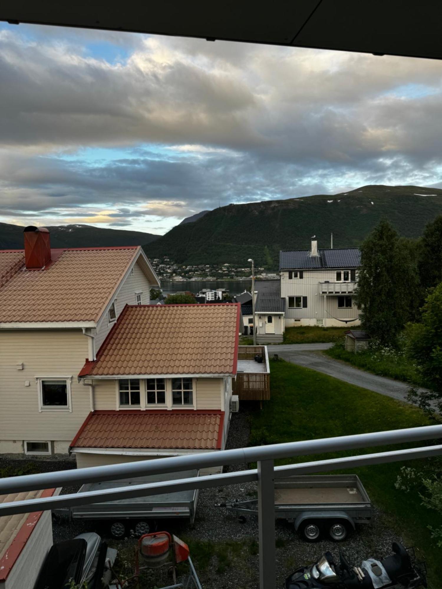 Sentral Leilighet Med Fantastisk Utsikt 트롬쇠 외부 사진